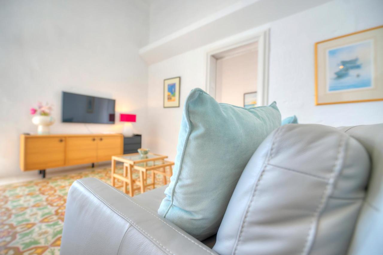 Semesterbostad Spacious Maisonette With Spectacular Views Ibri1-1